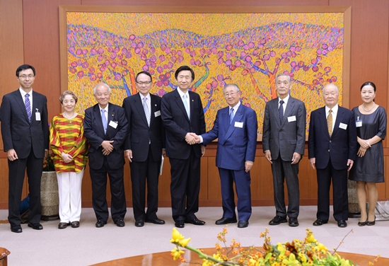 윤병세 외교장관, 일한문화교류기금 방한단 접견